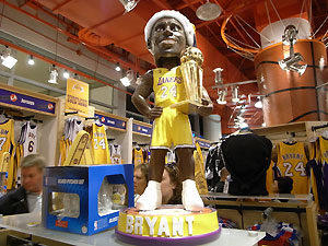 ロサンゼルス ロサンゼルス・レイカーズ観戦ツアー（1階席指定／SEC