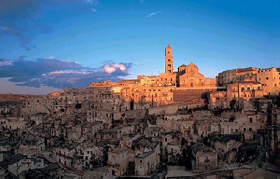 アルベロベッロ ユネスコ世界遺産「カステル・デル・モンテ