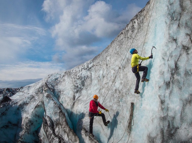 アイスランド 初心者でも安心！アイスクライミング・ソゥルヘイマ