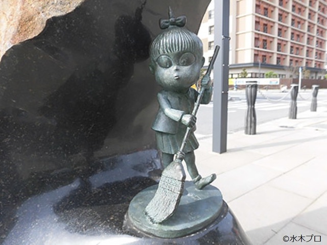 昼も夜も妖怪だらけ！ 177体の妖怪ブロンズ像がお待ちしています