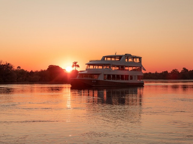 ヴィクトリアの滝＆ザンベジ国立公園サファリ3日間【ヴィクトリア