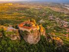 【幻想的空中に浮かぶ世界遺産】 メテオラ修道院1日ツアー〈アテネ発着 / バス利用〉