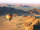 ナミブ砂漠でサンライズ飛行！熱気球60分飛行ツアー【英語ガイド/シャンパン付き朝食/セスリエム発着】