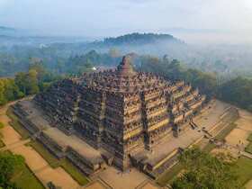 シンガポール発 ボロブドゥールとプランバナン2大世界遺産 + ジョグジャカルタ市内観光 2泊3日【シンガポール発往復航空券 / ホテル2泊 / 空港送迎 / 日本語ガイド】