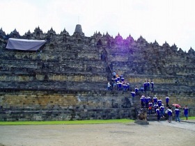 シンガポール発 ボロブドゥールとプランバナン2大世界遺産 1泊2日【シンガポール発往復航空券 / ホテル1泊 / 空港送迎 / 日本語ガイド】