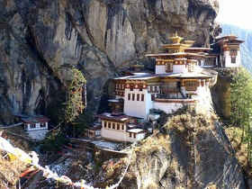 幸せの国・ブータン探訪2泊3日！タクツァン僧院 ・タムチョク寺・高さ51mのブッダ像訪問【パロ国際空港発着 / 宿泊＋送迎＋観光 / 英語ガイド】※日本語ガイドの追加可能