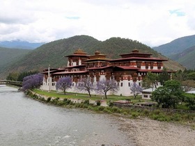 幸せの国・ブータン探訪5泊6日！タクツァン僧院、プナカ・ゾン、チミ・ラカン、リンプン・ゾン、キチュ・ラカンを訪問【パロ国際空港発着 / 宿泊＋送迎＋観光 / 英語ガイド】※日本語ガイドの追加可能