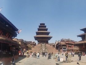 カトマンズ市内＆郊外観光 2泊3日！カトマンズ、スワヤンブナート寺院、パシュパティナート寺院、バクタプル、パタンを訪問【カトマンズ空港発着/ 空港送迎＋ホテル＋観光 / 日本語ガイド】