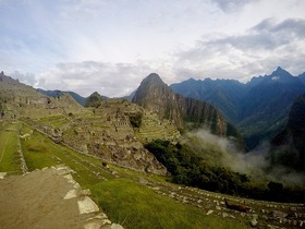 マチュピチュ村1泊2日！遺跡入場券はご自身で事前購入【クスコホテル～鉄道駅往復送迎＋往復列車チケット＋ホテル1泊】※遺跡入場券、ガイド、シャトルバス除く