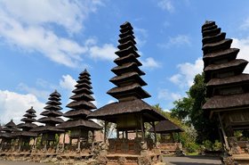 人気の2大寺院巡りタナロット&ウルワツ