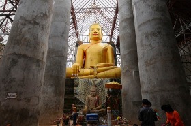 カンボジア古都「ウドン」と現代寺院を観光!