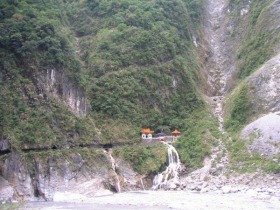 太魯閣(タロコ)大理石峡谷ツアー [往復列車]