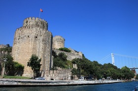 ボスポラス海峡クルーズとイスタンブール市内観光の1日(ドルマバフチェ宮殿、オルタキョイ、ルメリヒサール、エジプシャンバザール) 専用車利用&日本語プライベートガイド付き