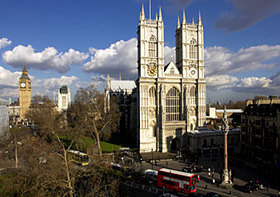 ロンドン市内半日観光+セントポール寺院入場＆バッキンガム宮殿衛兵交代式