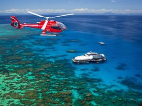 グリーン島とアウターリーフ + リーフでの10分間ヘリコプター遊覧飛行