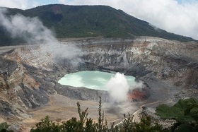 ポアス火山＆コーヒー農園1日ツアー【サンホセ発着 / 朝食付き】