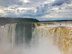 アルゼンチン側滞在！イグアスの滝3泊4日パッケージ [リマ発着/ 航空券+ブエノスアイレス2泊+プエルトイグアス1泊+現地ツアー/ 英語ガイド]