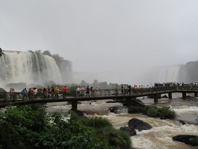 ブラジル側滞在！直行便で行くイグアスの滝2泊3日パッケージ [リマ発着/ 航空券+フォスドイグアス2泊+現地ツアー/ 英語ガイド]