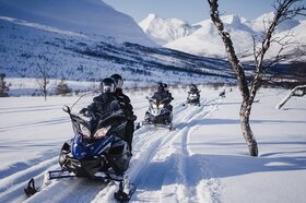 スノーモービル体験、アイスドーム訪問＆トナカイ鑑賞【食事付 / 12～3月】