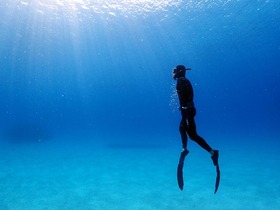 もっと自由に海の中を泳ごう！スキンダイビング(素潜り)体験【奄美大島笠利町/ プライベート】