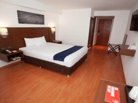 リマの観光拠点に！カーサアンディーナ・セレクトミラフローレス＋往復空港送迎【4スターホテル】