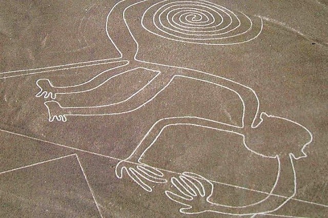 ナスカの地上絵・ワカチナオアシス1泊2日【長距離バス利用・混乗/ イカ1泊ワカチナ観光付/ 英語ガイド/ ピスコ空港発着遊覧飛行】