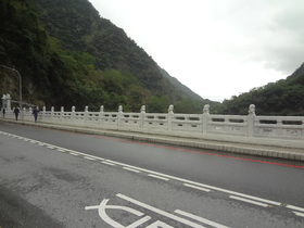 太魯閣(タロコ)大理石峡谷ツアー(往復列車)