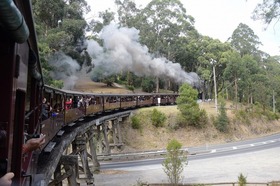 電車を使って行くよりツアーの方が安い。