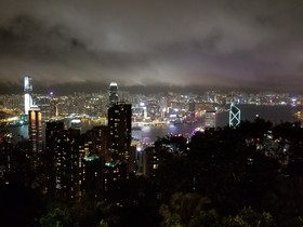 天気予報は雷雨