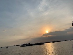 水上生活と夕日