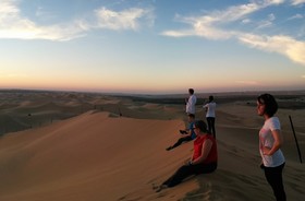 砂漠の夕日に感動
