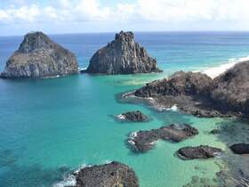 ブラジルの大西洋諸島:フェルナンド・デ・ノローニャとロカス環礁保護区群