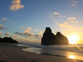 ブラジルの大西洋諸島:フェルナンド・デ・ノローニャとロカス環礁保護区群