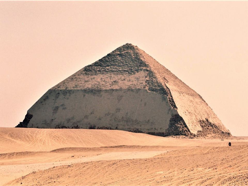 馬門石ピラミッド 馬門石(阿蘇ピンク石)ピラミッド