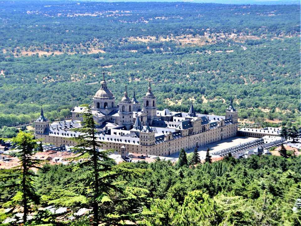 マドリードのエル・エスコリアル修道院とその遺跡