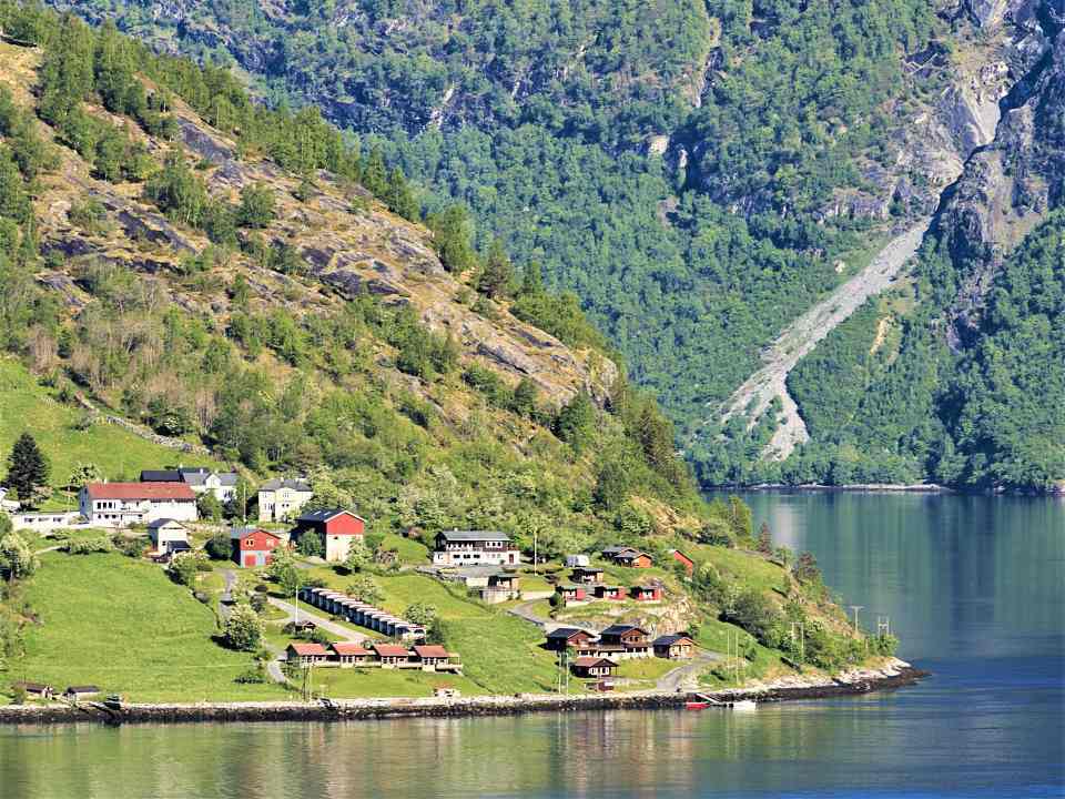 世界遺産 西ノルウェーフィヨルド群-ガイランゲルフィヨルドとネーロイ