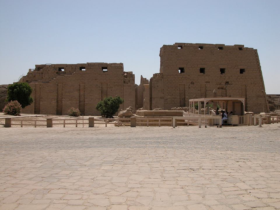 古代都市テーベとその墓地遺跡