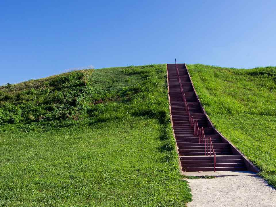 世界の文化史跡 世界遺産 カホキア墳丘群州立史跡|ホットホリデー