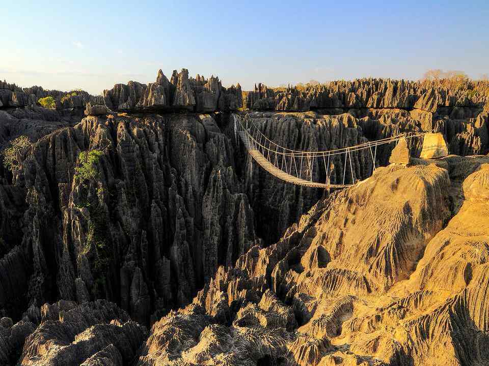 世界遺産 チンギ・デ・ベマラ厳正自然保護区|ホットホリデー