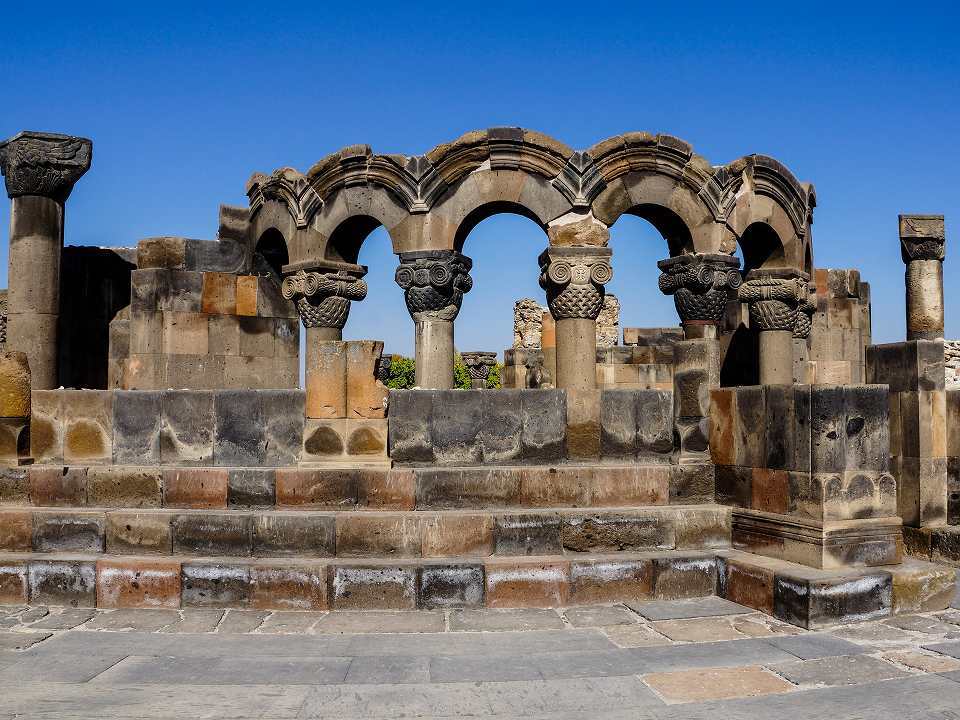 エチミアツィンの大聖堂と教会群及びズヴァルトノツの古代遺跡