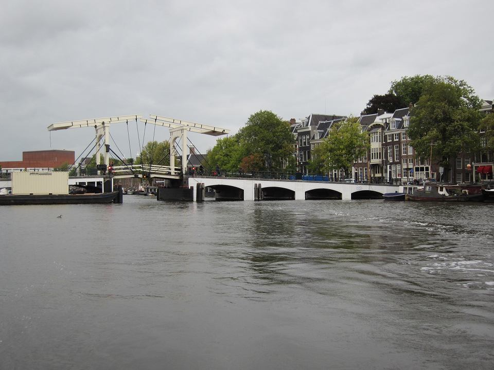 アムステルダムのシンゲル運河内の17世紀の環状運河地区