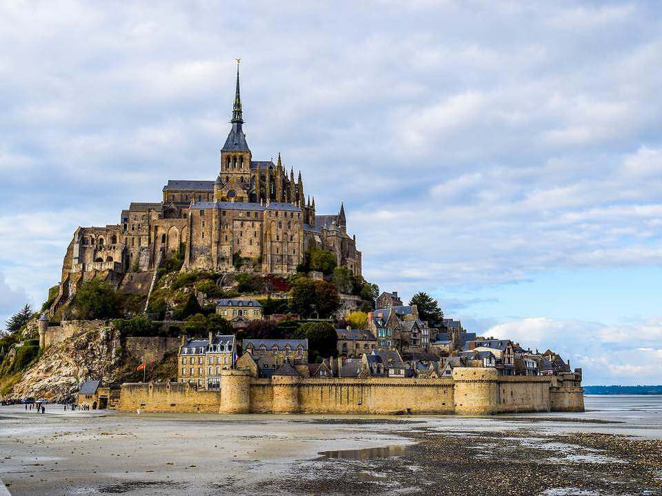 フランスのサンティアゴ・デ・コンポステーラの巡礼路|ホット